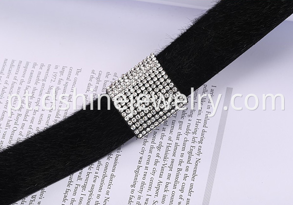 Rhinestone Centre Section Fur Leather Necklace